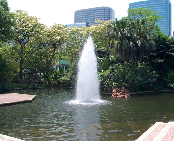 842 context of fountain in kowloon park:  