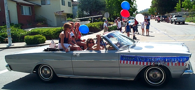 1007 parade car: The back of the parade