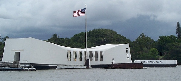 1318 Approaching Arizona Memorial: 