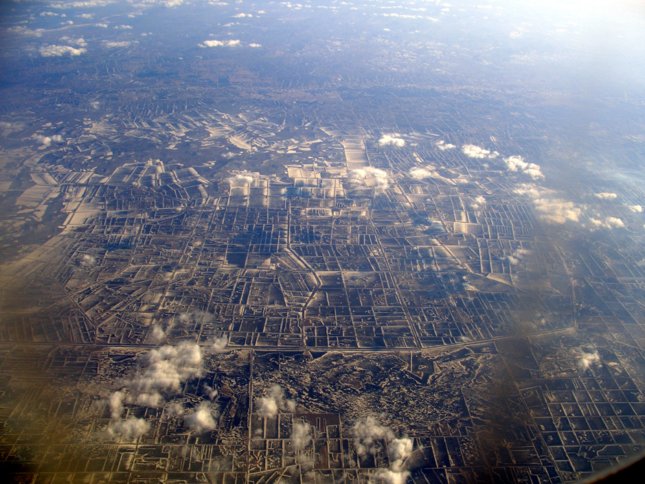 China from 38,000 feet: I don't know what these are.  Farms?  Whatever they are, they're enormous!